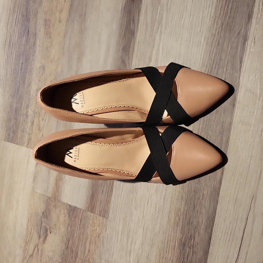 Pail pink shoe dazzle pumps